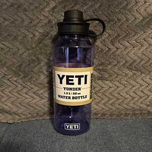NWT Yeti Yonder 1.5 L / 50 oz Bottle, Cosmic Lilac